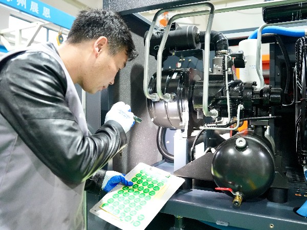 晨恩空壓機(jī)-車(chē)間現(xiàn)場(chǎng)(50) 晨恩空壓機(jī)-車(chē)間現(xiàn)場(chǎng)(50)